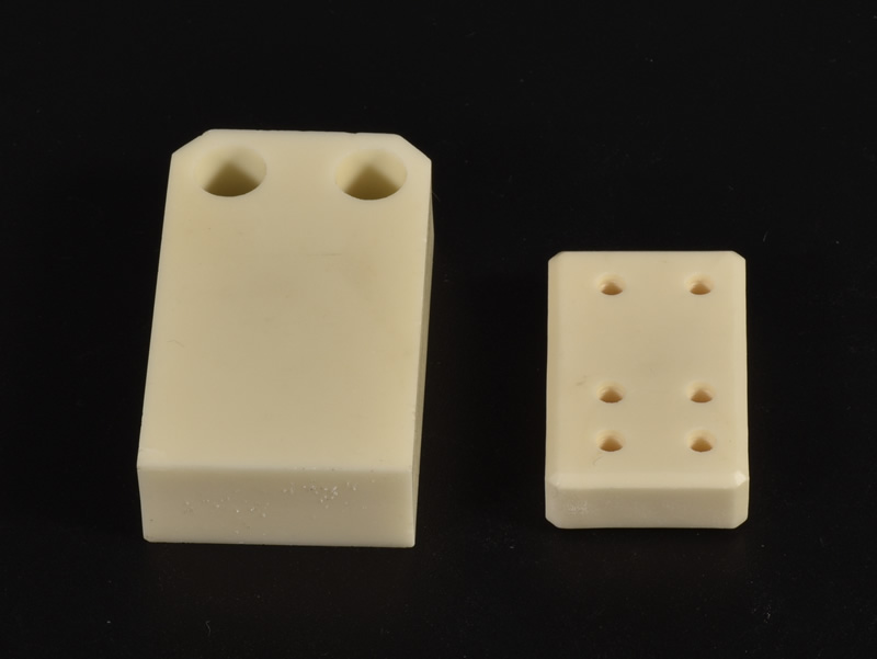 Aluminum oxide ceramic slider