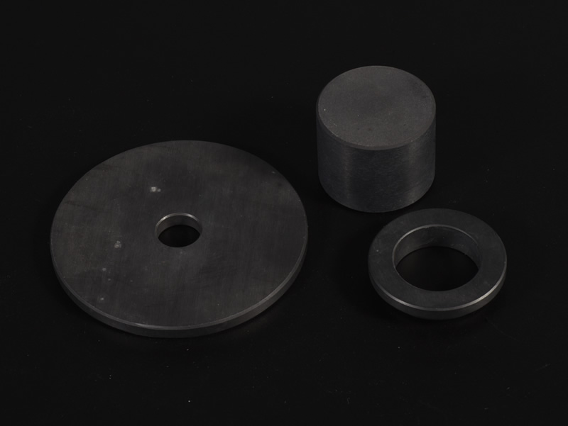 Laser cutting machine for ceramic products