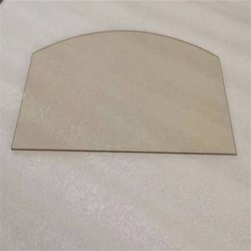Low expansion microcrystalline glass ceramic plate